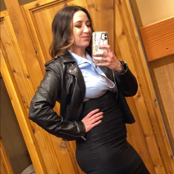 Meet your Posher, Aly - Picture 3 of 8